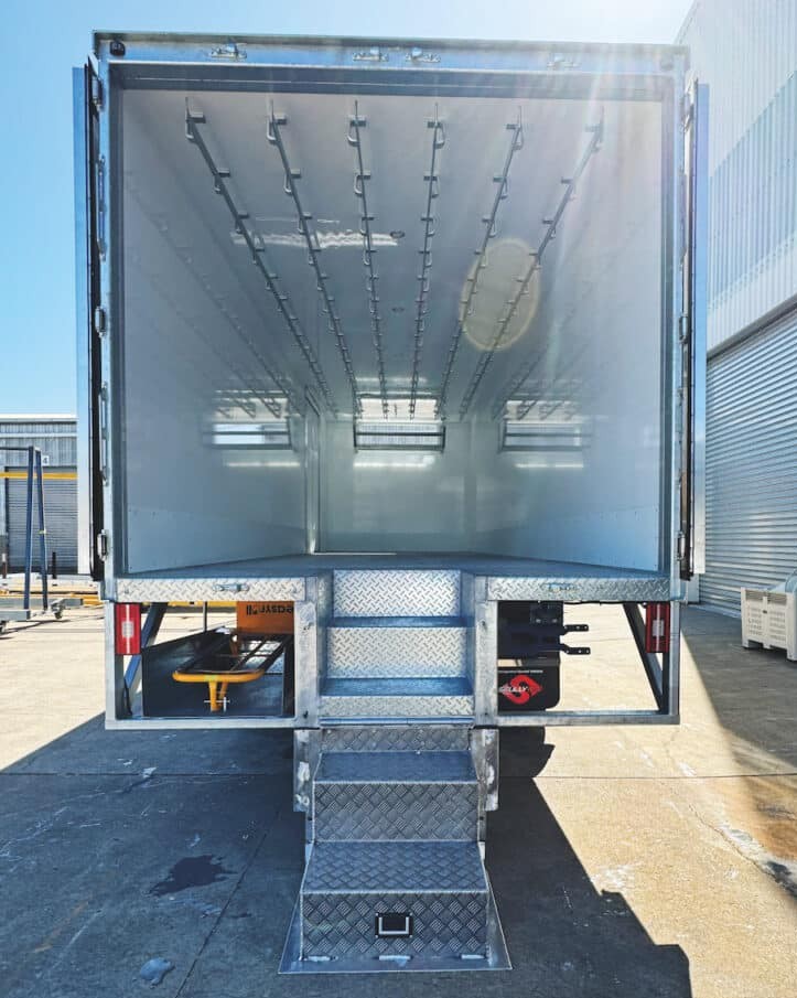 insulated-truck-composite-panels